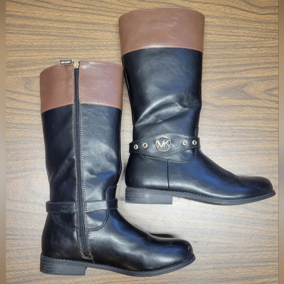 Michael Kors Girls Boots - Picture 3 of 6